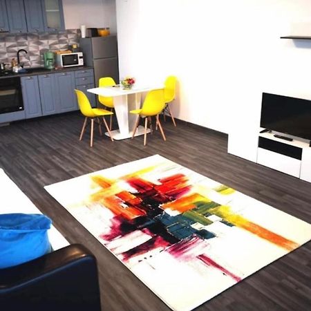 Apartament Spatios Cu 2 Camere In Centrul Statiunii Mamaia -73Mp - ! Экстерьер фото